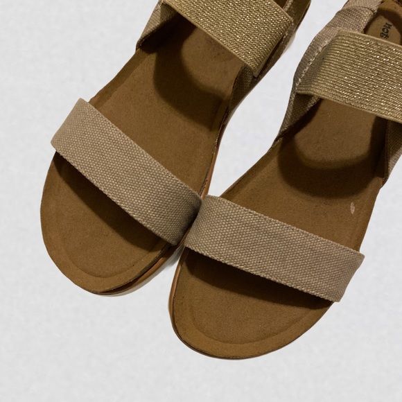 Not Rated Platform Sandals - Picture 5 of 7